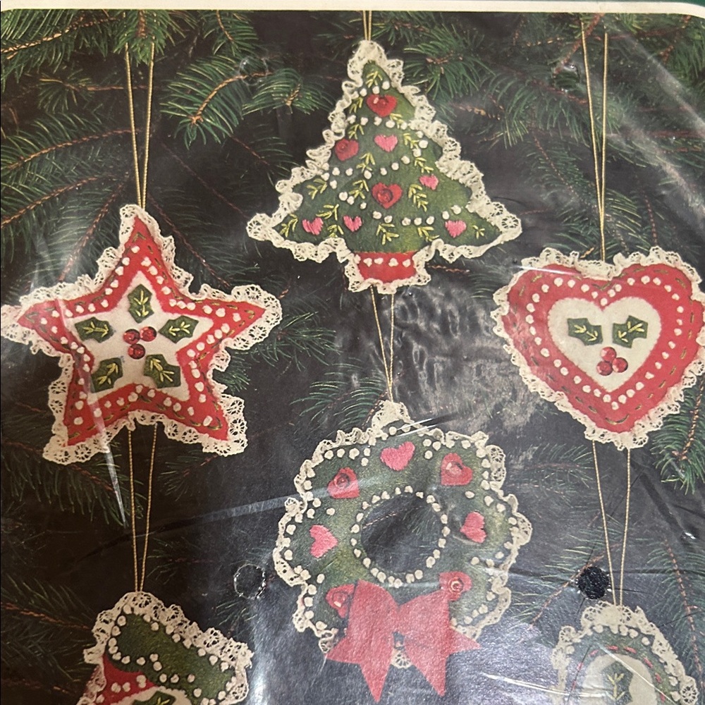 Bucilla Holiday Treasures Felt Ornaments - Red, Green, White-i’m - Picture 9 of 11